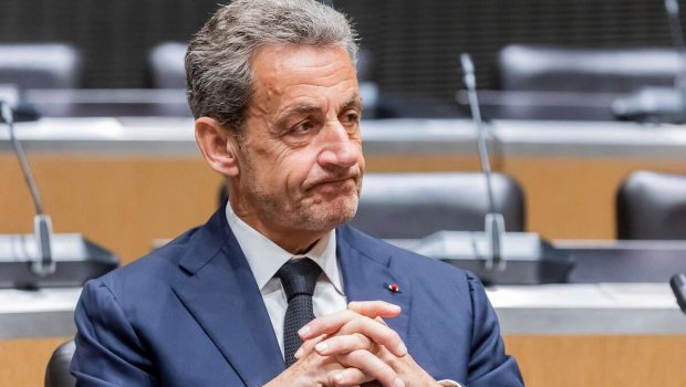 Sarkozi "Fəxri Legion" ordenindən məhrum edildi