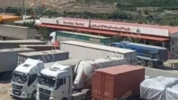 Erməni sürücülər İran sərhədində ilişib qalıb