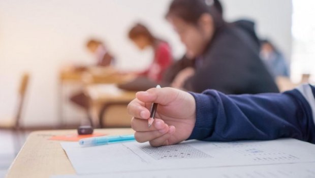 Bu 2 məktəbin heç bir şagirdi universitetə daxil olmayıb