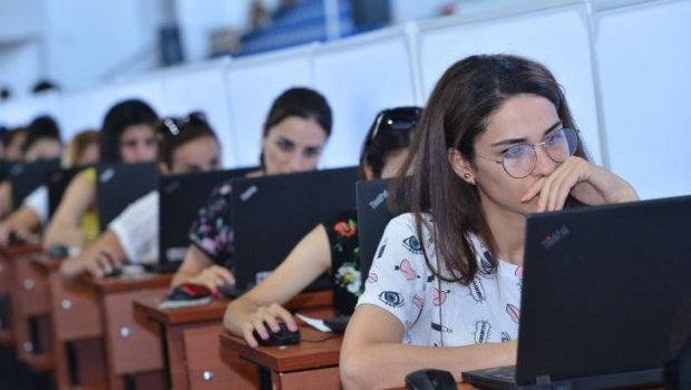 Bu gün 2019 müəllim İMTAHAN VERDİ