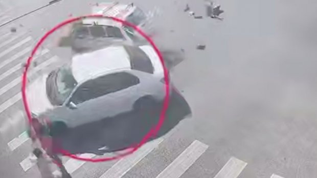 Bakıda AĞIR QƏZA – Piyada son anda XİLAS OLDU – ANBAAN VİDEO