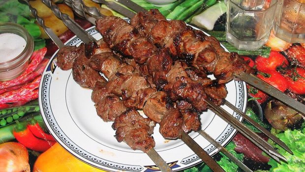 Kabab və steyk sevənlərin nəzərinə! – Az bişmiş ətlər bu xəstəlikləri yaradır