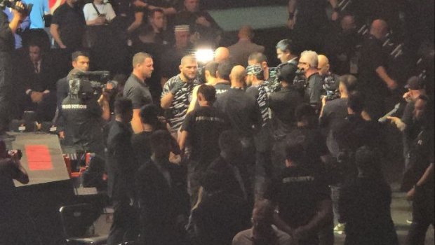 UFC döyüş gecəsinə start verildi - VİDEO