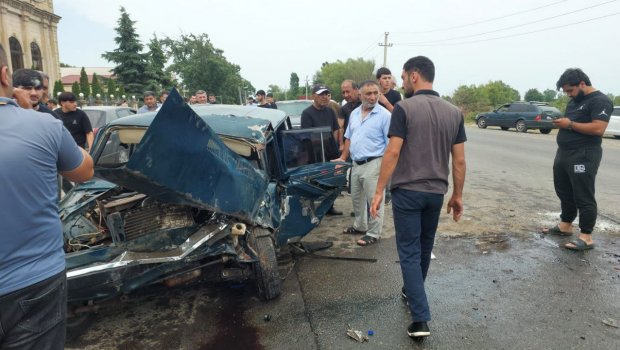 Lənkəranda ağır qəza: Sürücü xəsarət aldı - FOTO