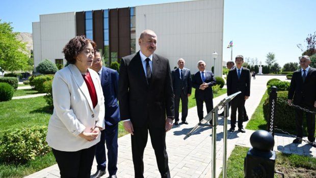 Prezident Mingəçevirdə erməni raketinin düşdüyü ərazidə - FOTO