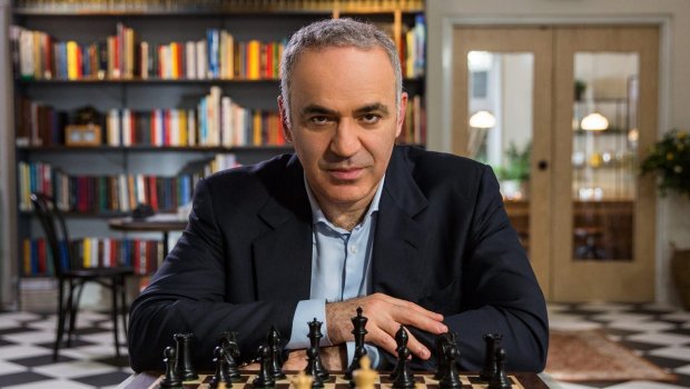 Məşhur şahmatçı Kasparov terroristlərə qoşuldu