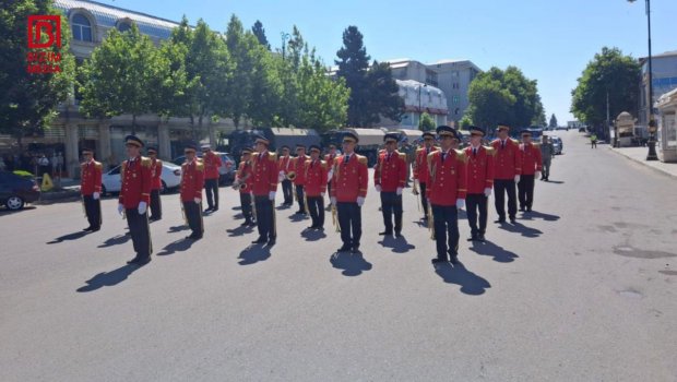 Gəncədə hərbi parad keçirildi – FOTO