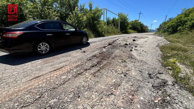Şamaxıda TORPAQ SÜRÜŞMƏSİ – Yol yararsız hala düşdü – FOTO
