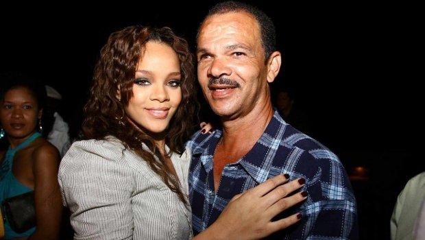 Rihanna atasını buna görə itiribmiş