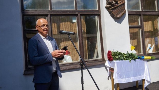 Xarkovda heykəltaraş Seyfəddin Qurbanovun xatirə lövhəsinin açılışı olub - FOTO