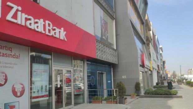 İş adamları və əhali bankdan pulunu geri çəkib