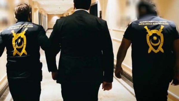 “İkisi ağ, biri qara adamdır?”