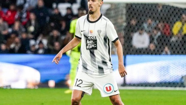 “Sabah” fransalı futbolçu ilə müqavilə bağladı