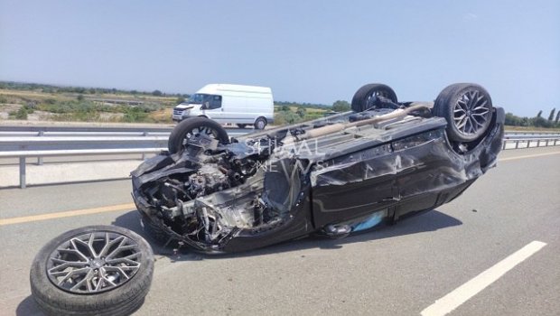 Qadın sürücü ödənişli yolda avtomobili aşırdı – FOTO