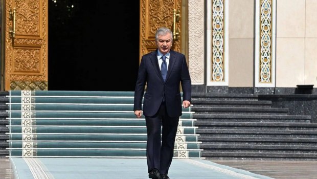 Şavkat Mirziyoyev Azərbaycana yola düşdü