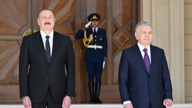 İlham Əliyev Şavkat Mirziyoyevi belə qarşıladı - FOTO
