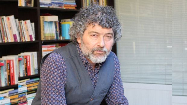 Şahbaz Xuduoğlu: “Rus ədəbiyyatından kütləvi imtina doğru deyil”