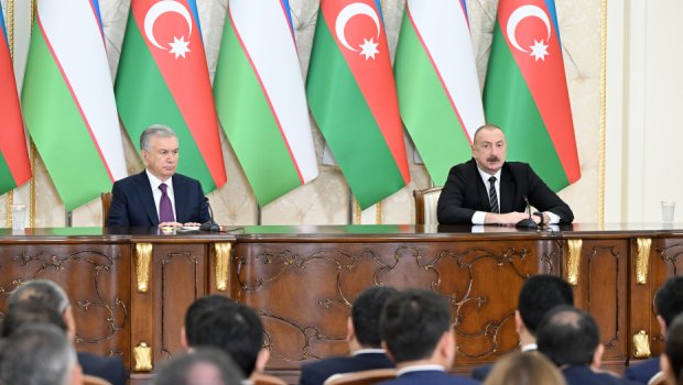 İlham Əliyev və Şavkat Mirziyoyev mətbuata bəyanatlarla çıxış ediblər - FOTO