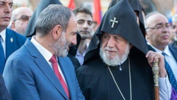 Ermənistanda növbədənkənar katolikos seçkisi olacaq: Paşinyandan ANONS – FOTO
