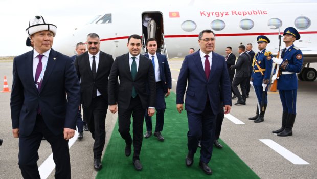 Sadır Japarovun təyyarəsi Füzuli Hava Limanına eniş etdi – FOTO