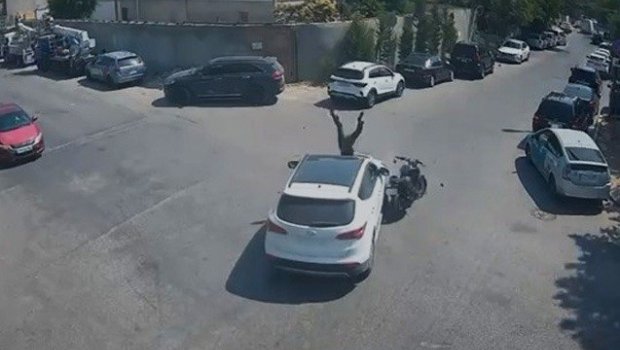 Motosikletçiyə yol vermədi, qəzaya səbəb oldu – VİDEO