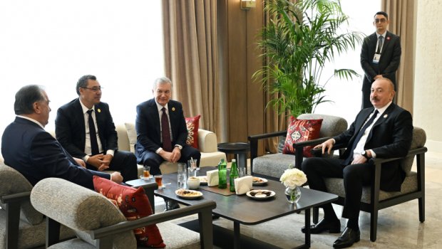 Liderlər çay süfrəsi arxasında – FOTO