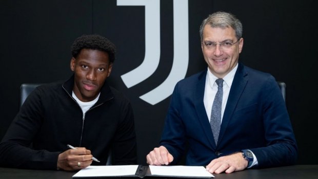 “Yuventus” kanadalı futbolçu transfer etdi