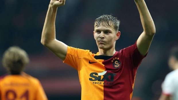 “Qalatasaray” bu futbolçu ilə yollarını ayırdı