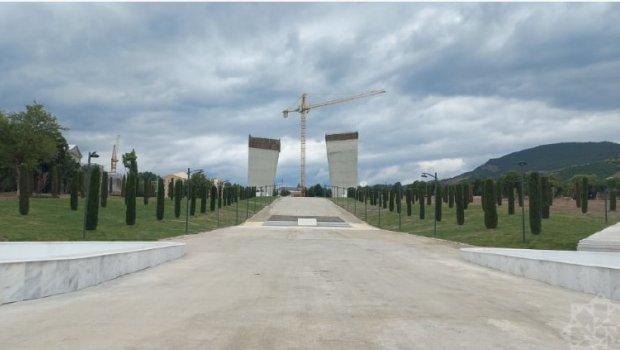 Xankəndidə Zəfər Tağının üst hissəsində şəhərə baxış meydançası yaradılır - FOTO