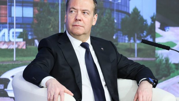 Medvedev: “Tramp yenə də sevimli yelləncəklərində yellənir”