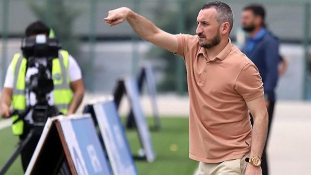 Baş məşqçinin İnstaqramda futbolçu axtarışı gündəm oldu - FOTO