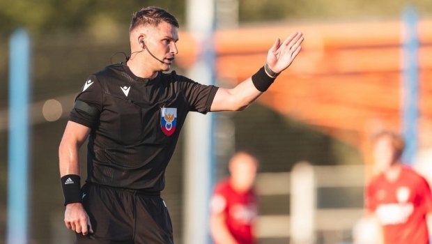 Rusiyada futbol hakimi SAXLANILDI