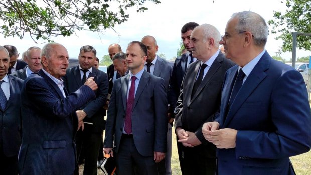 Qusarın Minəxür kəndinin problemləri dinlənildi - FOTO