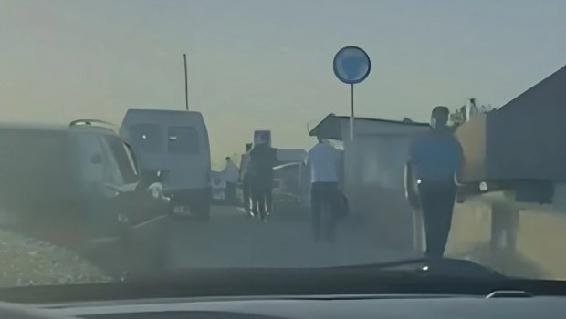 Xırdalan yolunda SƏKİ PROBLEMİ: Piyadalar həyatlarını riskə atırlar - VİDEO