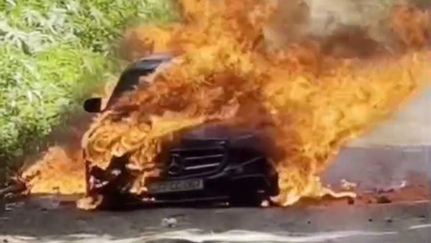 Tovuzda “Mercedes” belə yandı - VİDEO
