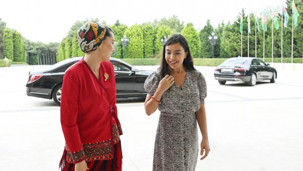Oquldjaxan Atabayeva və Leyla Əliyeva Heydər Əliyev Mərkəzini ZİYARƏT ETDİLƏR