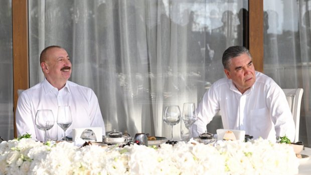 Liderlər nahar süfrəsində...