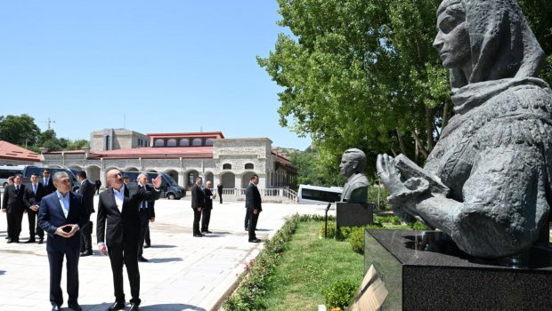Liderlər Natəvan, Bülbül və Üzeyir Hacıbəylinin güllələnmiş heykəllərinə baxıb – FOTO