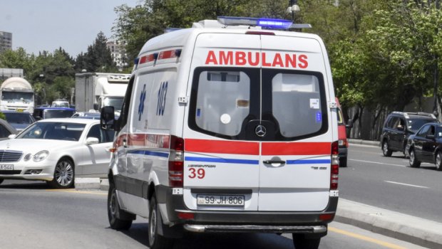 Bakıda təcili yardım maşını tıxacda qaldı – VİDEO