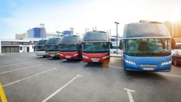 Bu şəhərdən Kəlbəcər və Ağdərəyə avtobus reysləri açılır