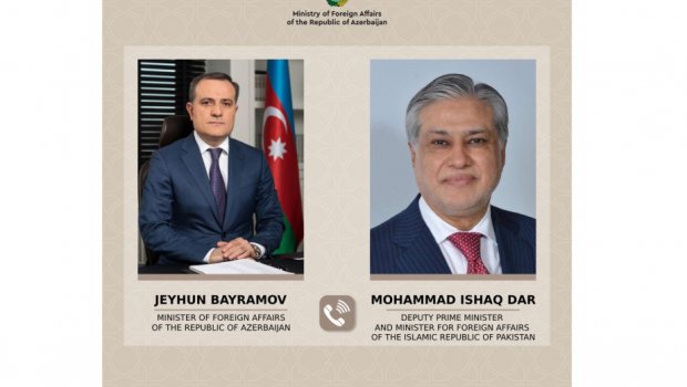 Ceyhun Bayramov pakistanlı həmkarı ilə regional və beynəlxalq təhlükəsizlik məsələlərini MÜZAKİRƏ ETDİ
