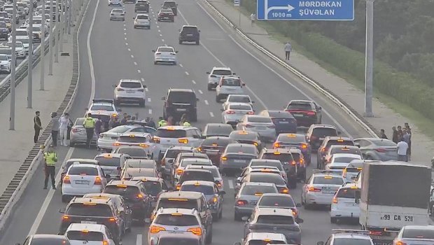 Avtomobil piyadanı vurdu - Buzovna-Mərdəkan yolunda tıxac yarandı