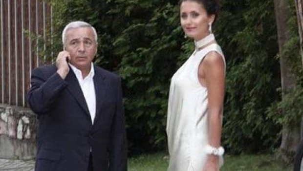 İsgəndər Xəlilov və ailəsi Azərbaycana gəlib