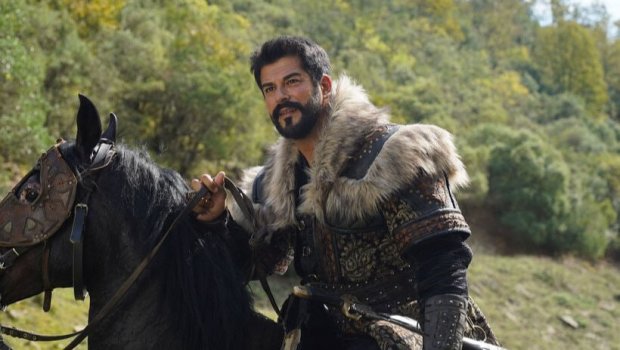 37 ildən sonra qayıdır: Burak Özçiviti əvəz edəcək – FOTO