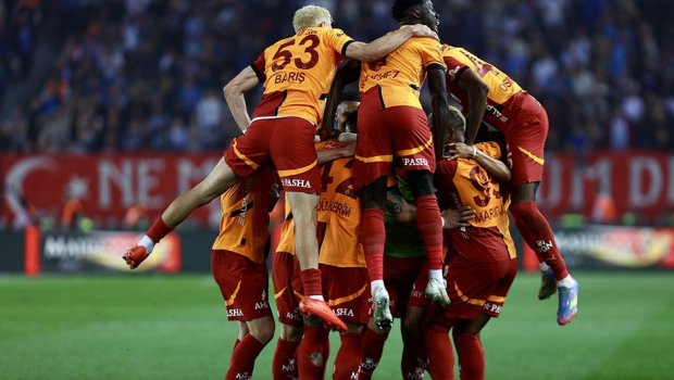 “Qalarasaray” iki futbolçu ilə müqaviləni UZATDI