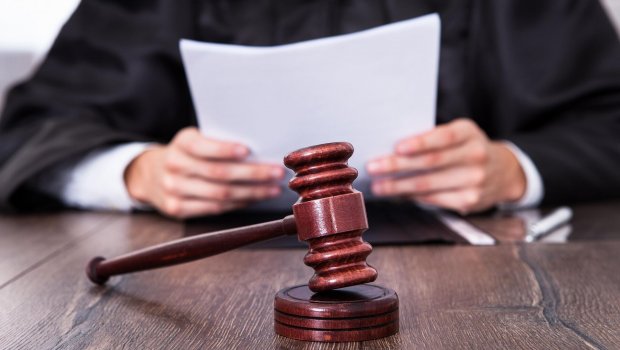 18 yaşlı qız ailəsindən qaçdı, görüşdüyü oğlanı ürəyindən bıçaqladı