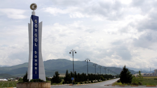Göygöldə çayxanada dava: Müştərinin başına stəkan çırpdılar