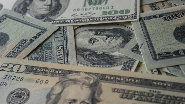 Dollar qonşu ölkədə bir gecədə BAHALAŞDI