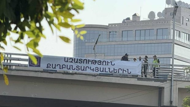 Həbsdə olan keşiş Qalstanyanın üç tərəfdarı TUTULDU