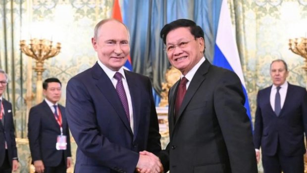 Laos Prezidenti Putinə iki fil HƏDİYYƏ ETDİ - VİDEO